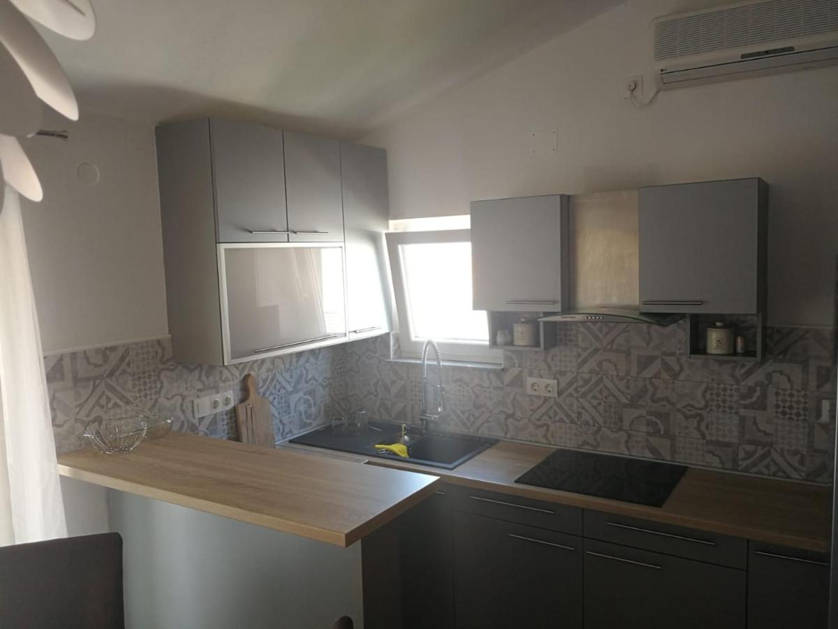 Apartmani Nea Biograd Na Moru Buitenkant foto