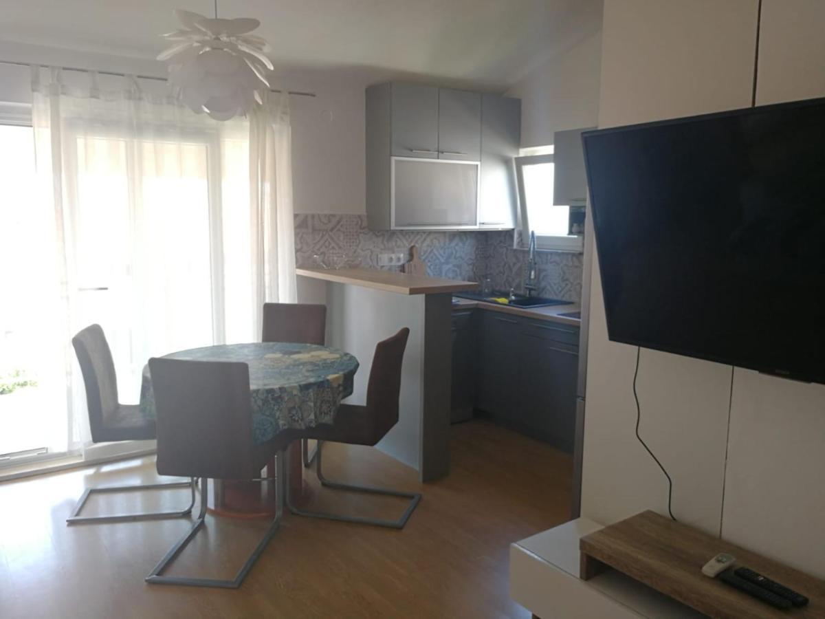 Apartmani Nea Biograd Na Moru Buitenkant foto