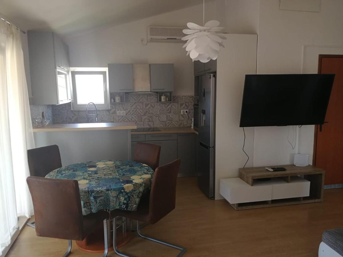 Apartmani Nea Biograd Na Moru Buitenkant foto